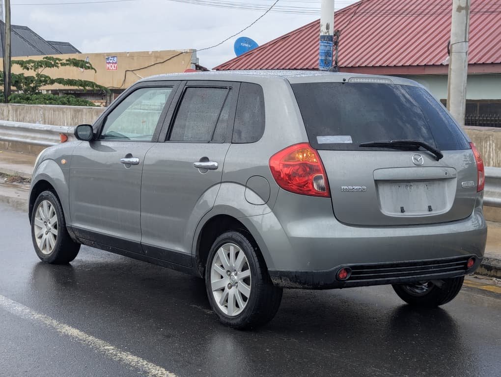 2008 Mazda Verisa