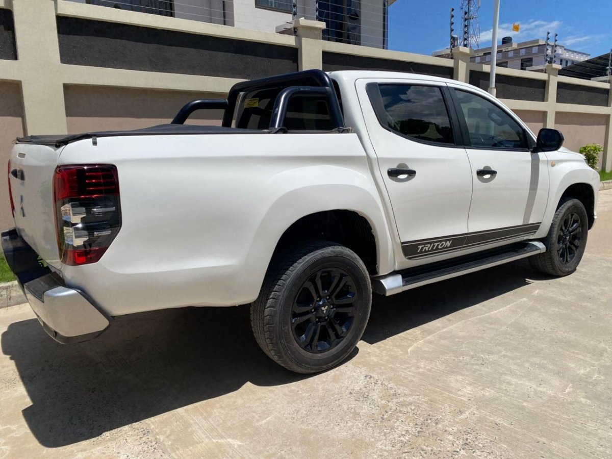 2022 Mitsubishi TOWN BOX