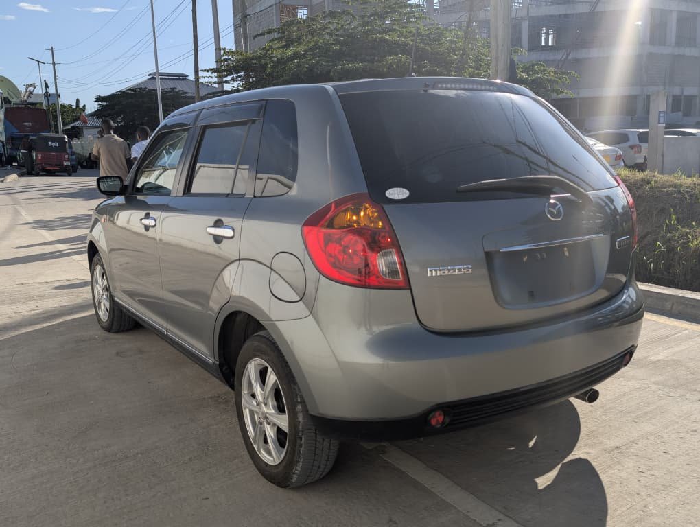 2005 Mazda Verisa