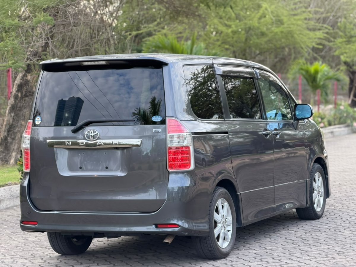 2008 Toyota Noah