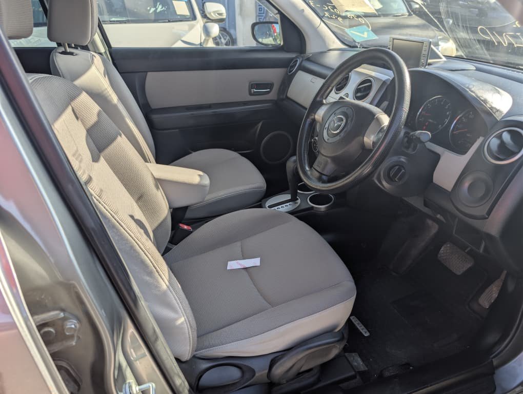 2005 Mazda Verisa