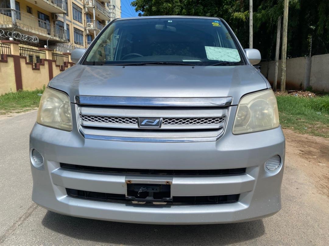 2004 Toyota Noah Petrol