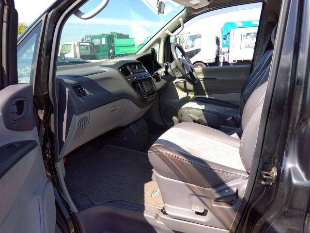 2004 Mitsubishi DELICA SPACE GEAR
